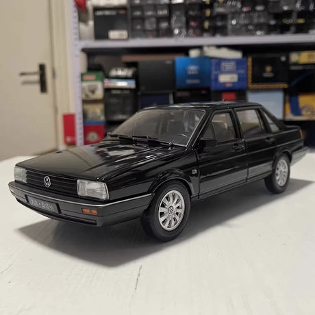 [Welly] 1:18 Volkswagen 1987 Santana B2 Black Model Car Die-Cast