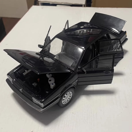 [Welly] 1:18 Volkswagen 1987 Santana B2 Black Model Car Die-Cast