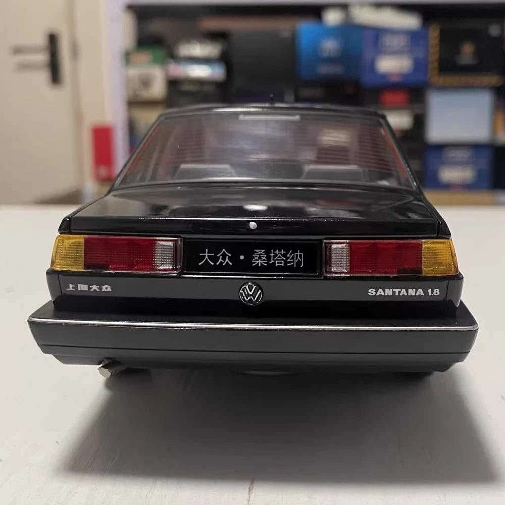 [Welly] 1:18 Volkswagen 1987 Santana B2 Black Model Car Die-Cast