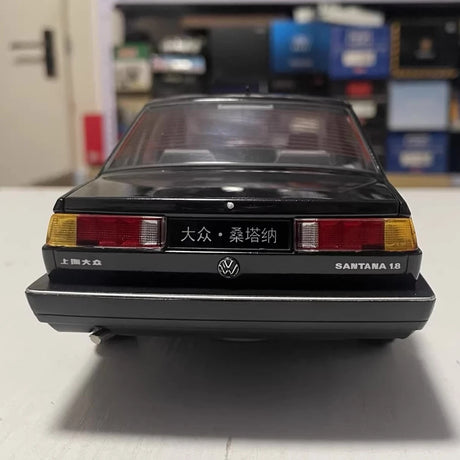 [Welly] 1:18 Volkswagen 1987 Santana B2 Black Model Car Die-Cast