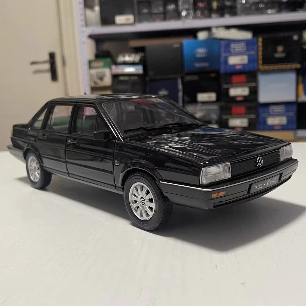 [Welly] 1:18 Volkswagen 1987 Santana B2 Black Model Car Die-Cast