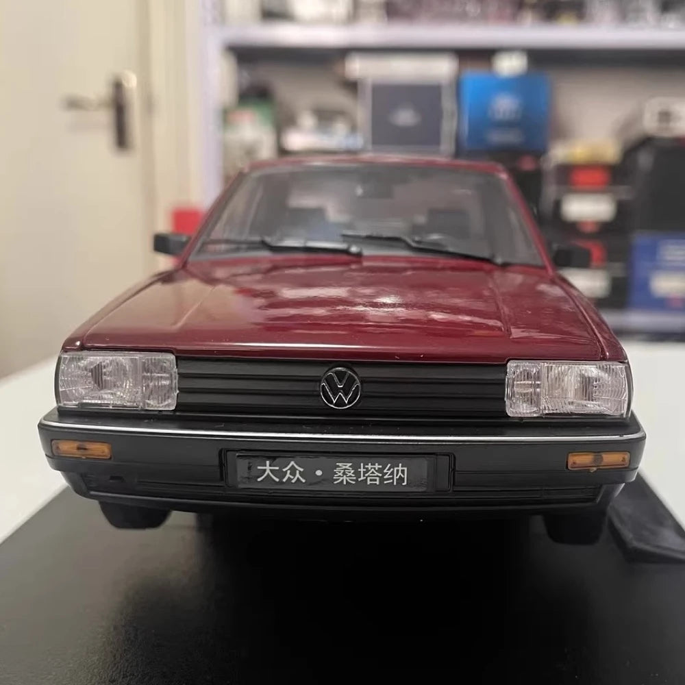 [Welly] 1:18 Volkswagen 1987 Santana B2 Red Model Car Die-Cast
