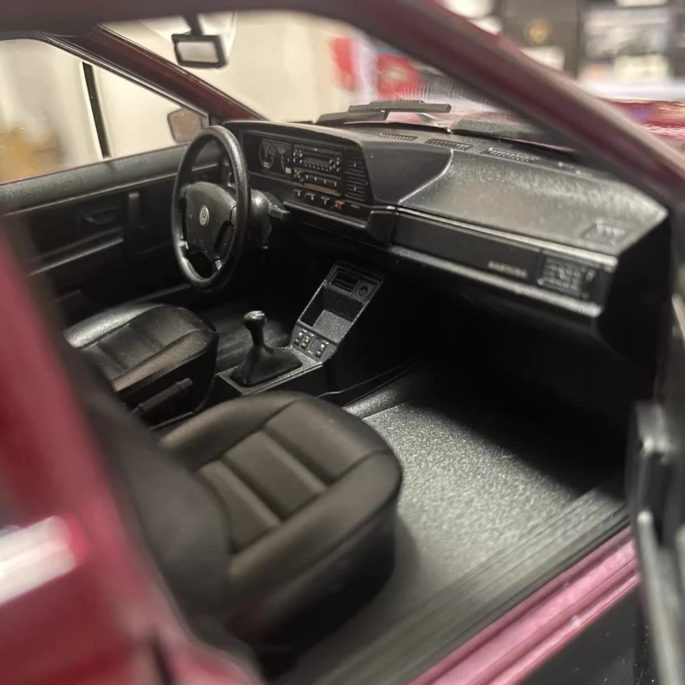 [Welly] 1:18 Volkswagen 1987 Santana B2 Red Model Car Die-Cast