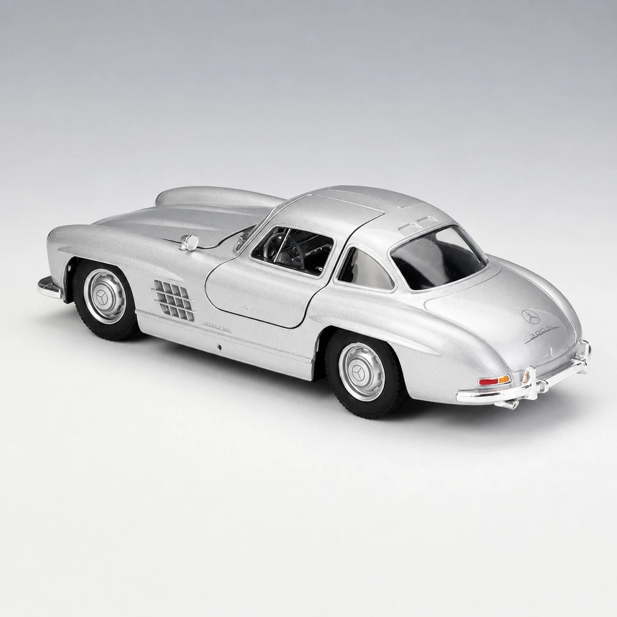 Welly Mercedes-Benz 1954 300 SL Silver 1:24 – Valuvalettu näyttömalli