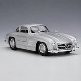 Welly Mercedes-Benz 1954 300 SL Silver 1:24 – Valuvalettu näyttömalli