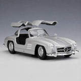 Welly Mercedes-Benz 1954 300 SL Silver 1:24 – Valuvalettu näyttömalli