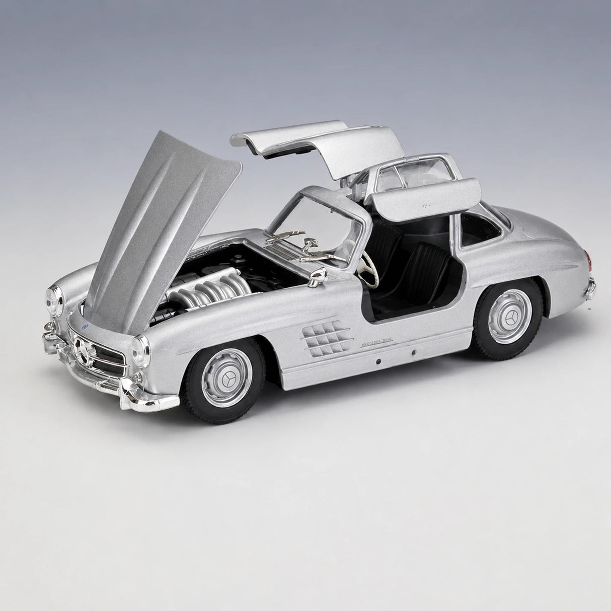 Welly Mercedes-Benz 1954 300 SL Silver 1:24 – Valuvalettu näyttömalli