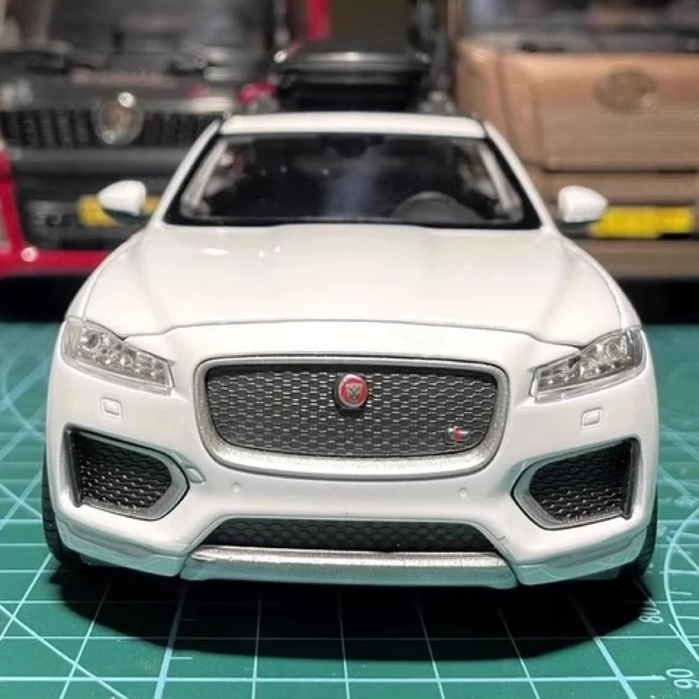 [Welly] 1:24 Jaguar 2016 F-Pace White Model Car Die-Cast