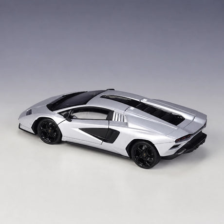 Welly Lamborghini 2022 Countach LPI800-4 Silver 1:24 – model wyświetlacza odlewany z odlewu
