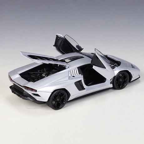 Welly Lamborghini 2022 Countach LPI800-4 Silver 1:24 – model wyświetlacza odlewany z odlewu