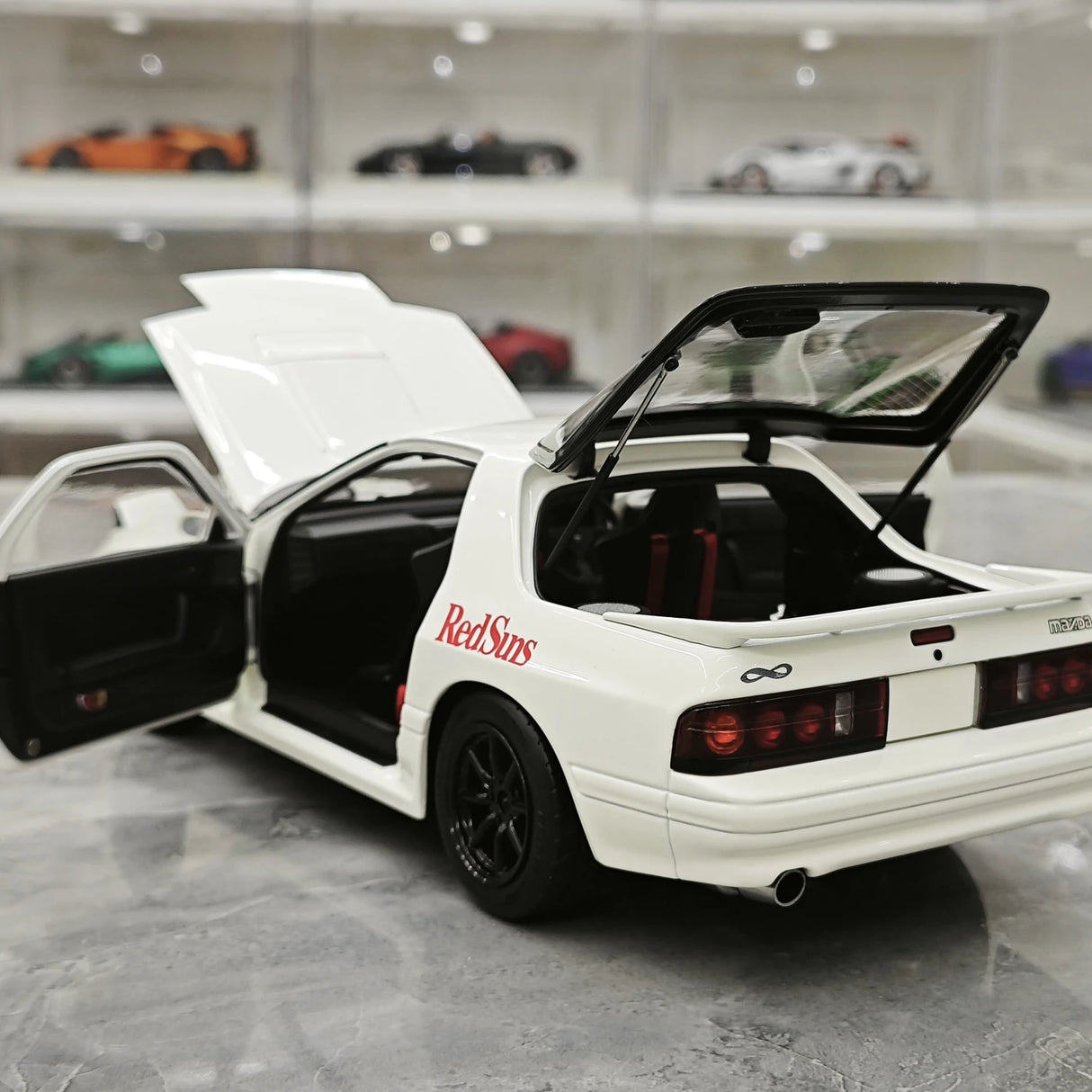 Whelart Mazda 1985 Savanna RX-7 FC3S Infini White 1:18 – Collectible Diecast Model Die-Cast