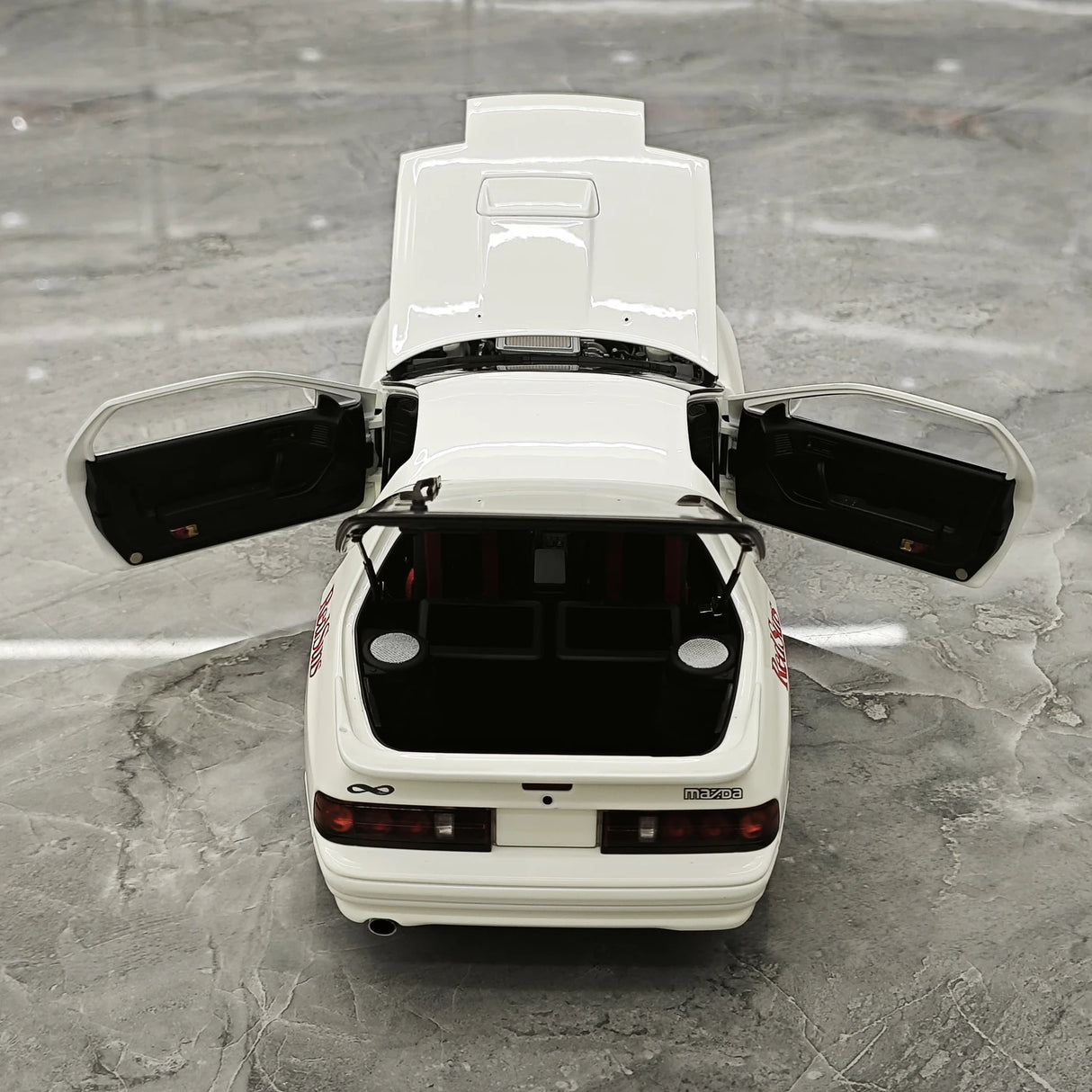 Whelart Mazda 1985 Savanna RX-7 FC3S Infini White 1:18 – Collectible Diecast Model Die-Cast