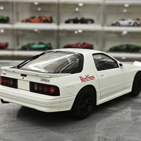 ويلارت Mazda 1985 سافانا RX-7 FC3S إنفيني وايت 1:18 – نموذج معدني قابل للجمع مصبوب.