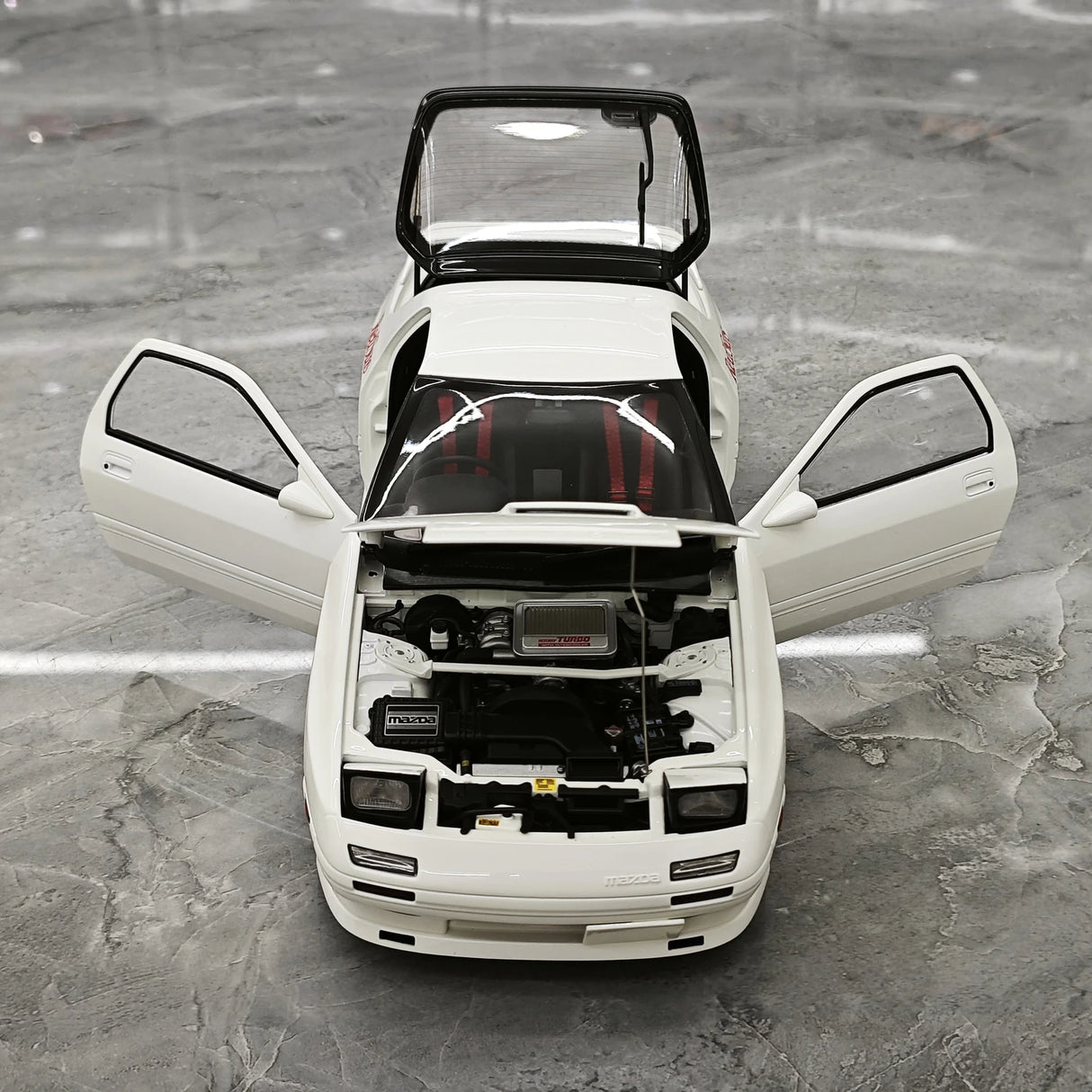 Whelart Mazda 1985 Savanna RX-7 FC3S Infini White 1:18 – Collectible Diecast Model Die-Cast