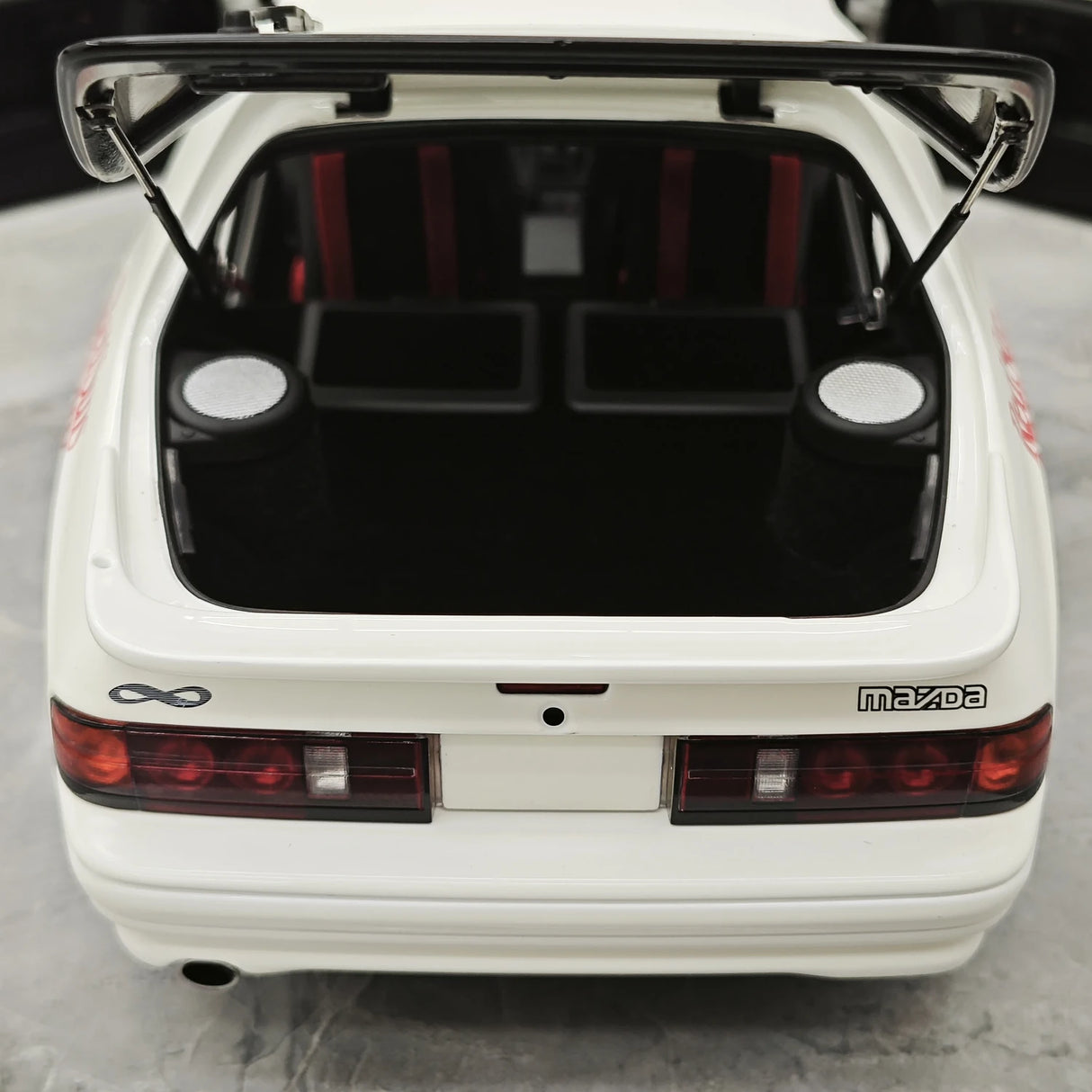 Whelart Mazda 1985 Savanna RX-7 FC3S Infini White 1:18 – Collectible Diecast Model Die-Cast
