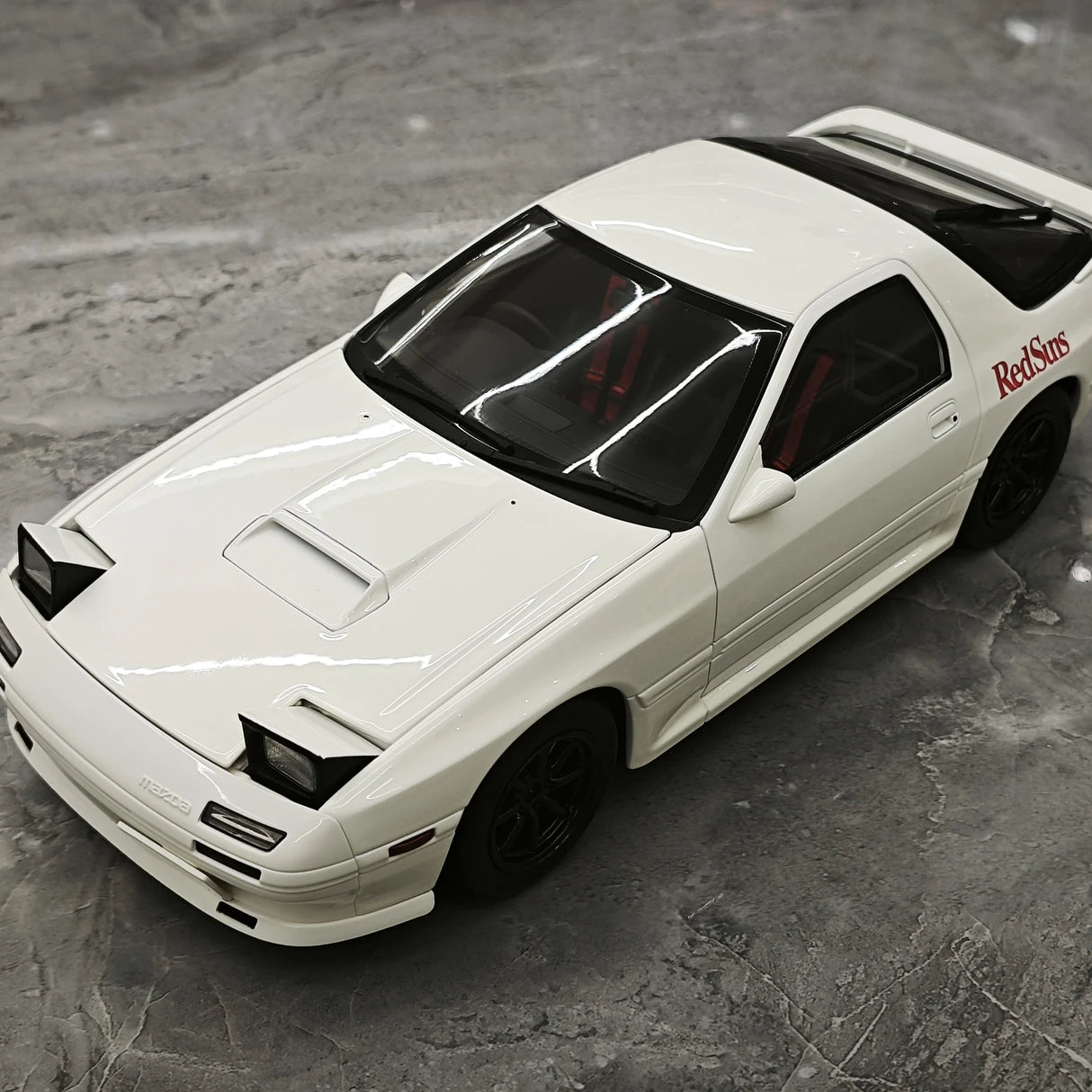 Whelart Mazda 1985 Savanna RX-7 FC3S Infini White 1:18 – Collectible Diecast Model Die-Cast