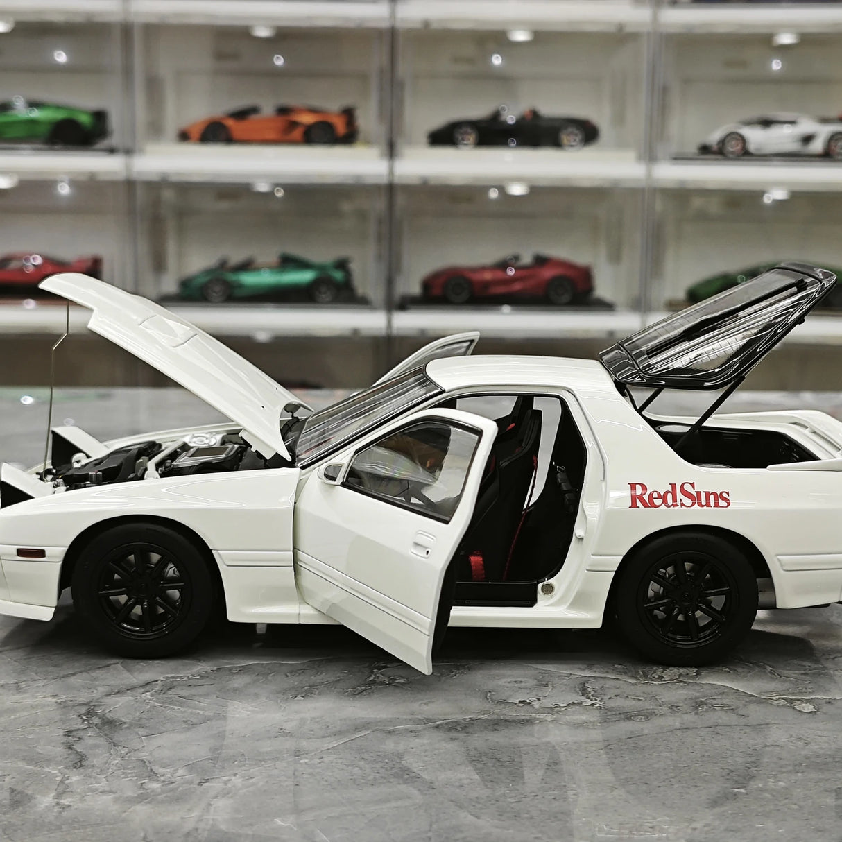 Whelart Mazda 1985 Savanna RX-7 FC3S Infini White 1:18 – Collectible Diecast Model Die-Cast