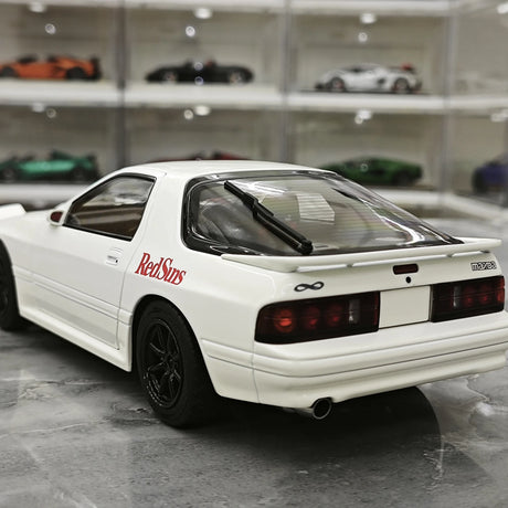 ويلارت Mazda 1985 سافانا RX-7 FC3S إنفيني وايت 1:18 – نموذج معدني قابل للجمع مصبوب.