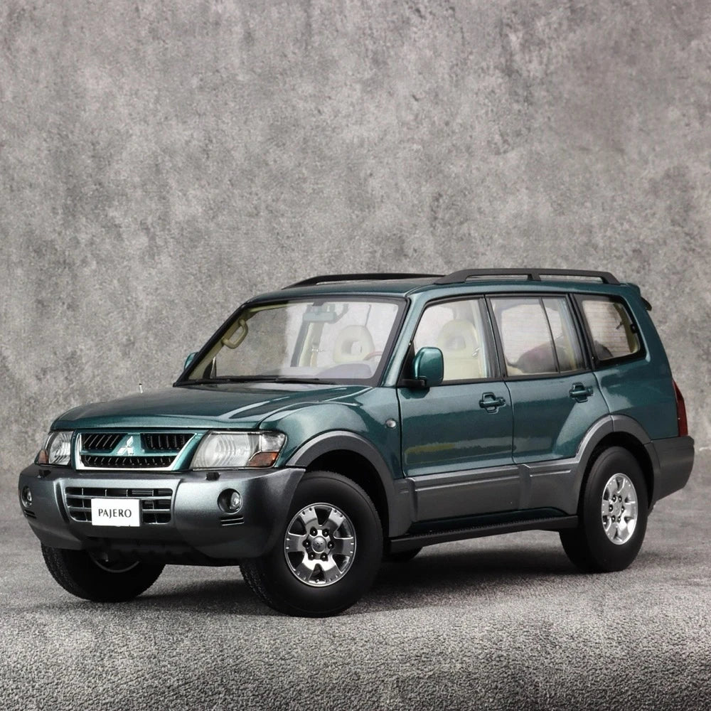 [YC] 1:18 Mitsubishi 1999 Pajero V73 verde modellino di auto Die-Cast