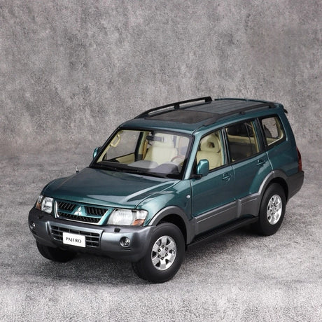 [YC] 1:18 Mitsubishi 1999 Pajero V73 Green Model Car Die-Cast