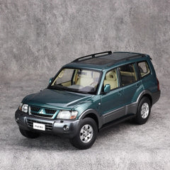[YC] 1:18 Mitsubishi 1999 Pajero V73 Green Model Car Die-Cast