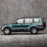 [YC] 1:18 Mitsubishi 1999 Pajero V73 verde modellino di auto Die-Cast