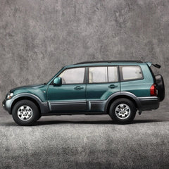 [YC] 1:18 Mitsubishi 1999 Pajero V73 Green Model Car Die-Cast