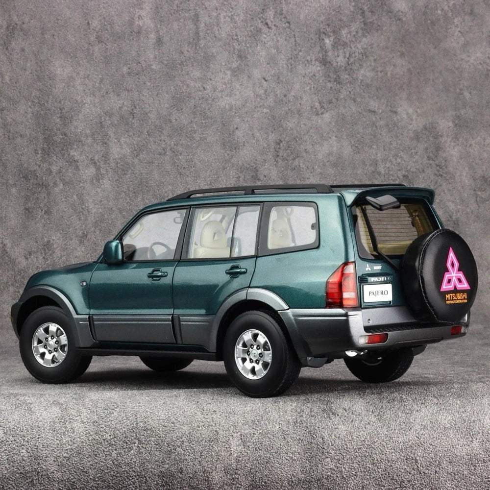 [YC] 1:18 Mitsubishi 1999 Pajero V73 Green Model Car Die-Cast