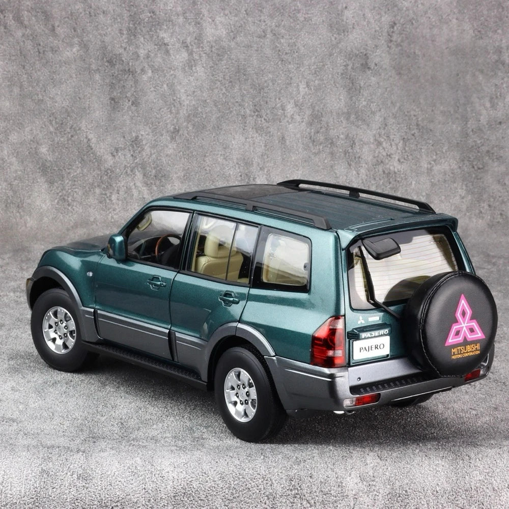 [YC] 1:18 Mitsubishi 1999 Pajero V73 Green Model Car Die-Cast