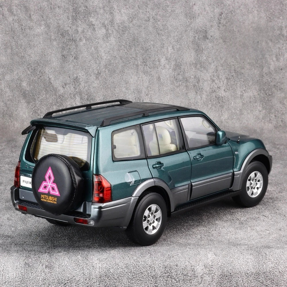 [YC] 1:18 Mitsubishi 1999 Pajero V73 Green Model Car Die-Cast