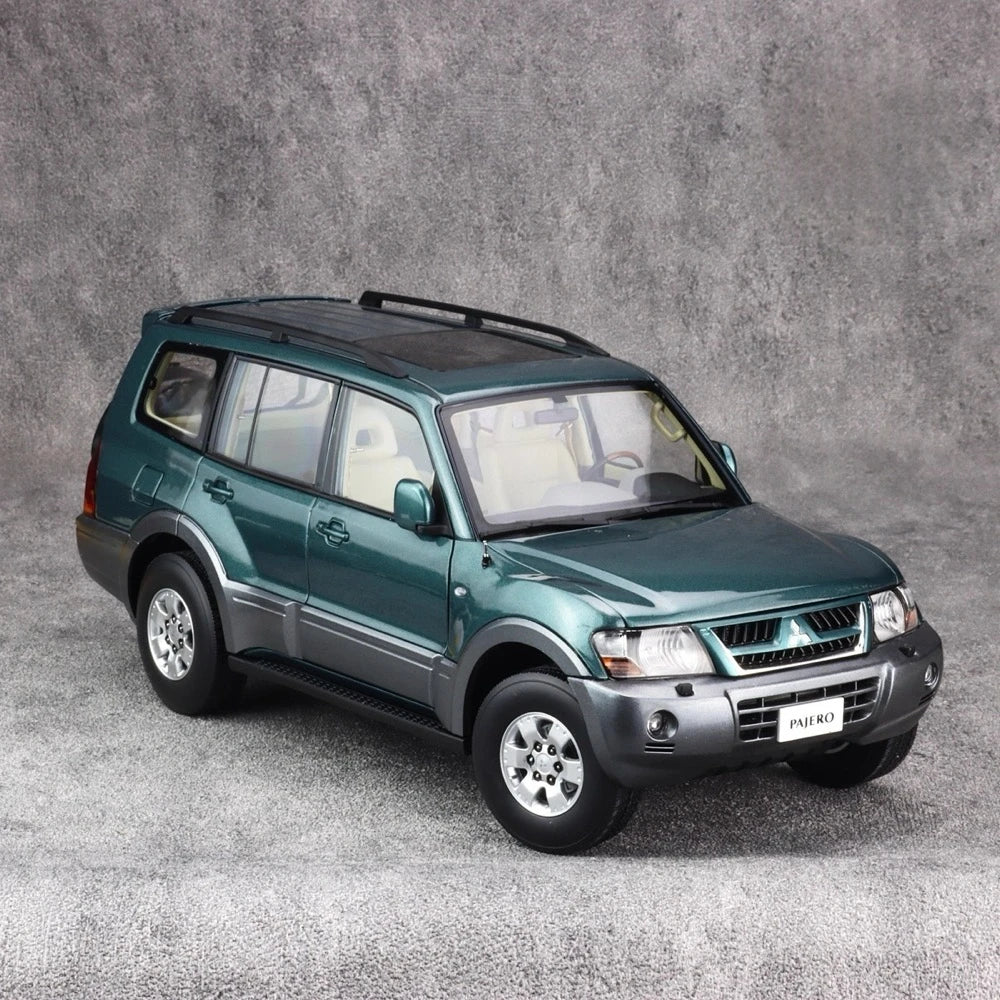 [YC] 1:18 Mitsubishi 1999 Pajero V73 Green Model Car Die-Cast