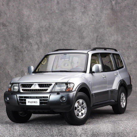 [YC] 1:18 Mitsubishi 1999 Pajero V73 Silver Model Car Die-Cast