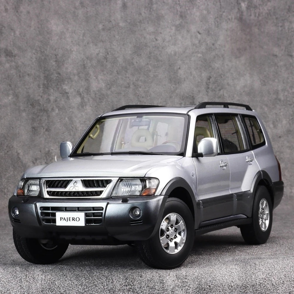 [YC] 1:18 Mitsubishi 1999 Pajero V73 Silver Model Car Die-Cast
