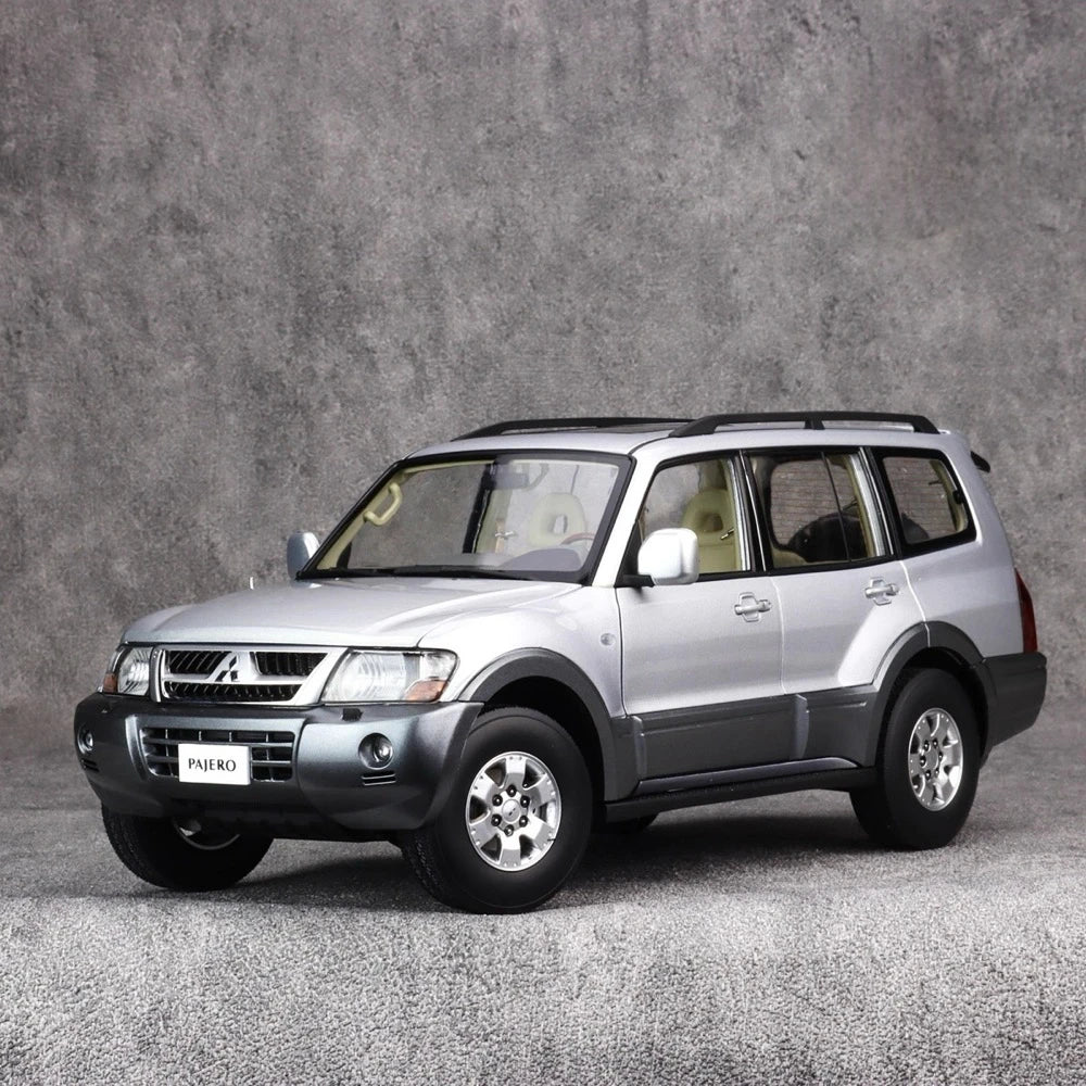 [YC] 1:18 Mitsubishi 1999 Pajero V73 Silver Model Car Die-Cast
