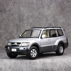 [YC] 1:18 Mitsubishi 1999 Pajero V73 Silver Model Car Die-Cast