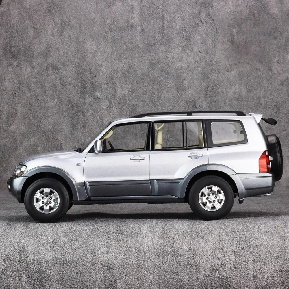 [YC] 1:18 Mitsubishi 1999 Pajero V73 Silver Model Car Die-Cast