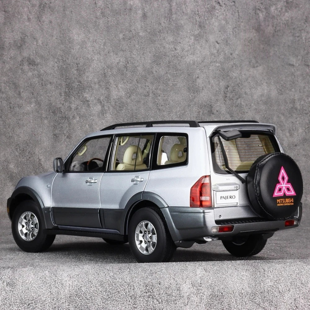 [YC] 1:18 Mitsubishi 1999 Pajero V73 Silver Model Car Die-Cast