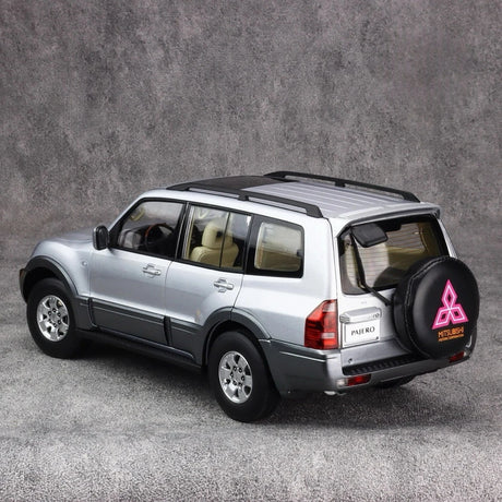 [YC] 1:18 Mitsubishi 1999 Pajero V73 Silver Model Car Die-Cast