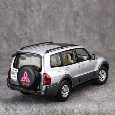 [YC] 1:18 Mitsubishi 1999 Pajero V73 Silver Model Car Die-Cast
