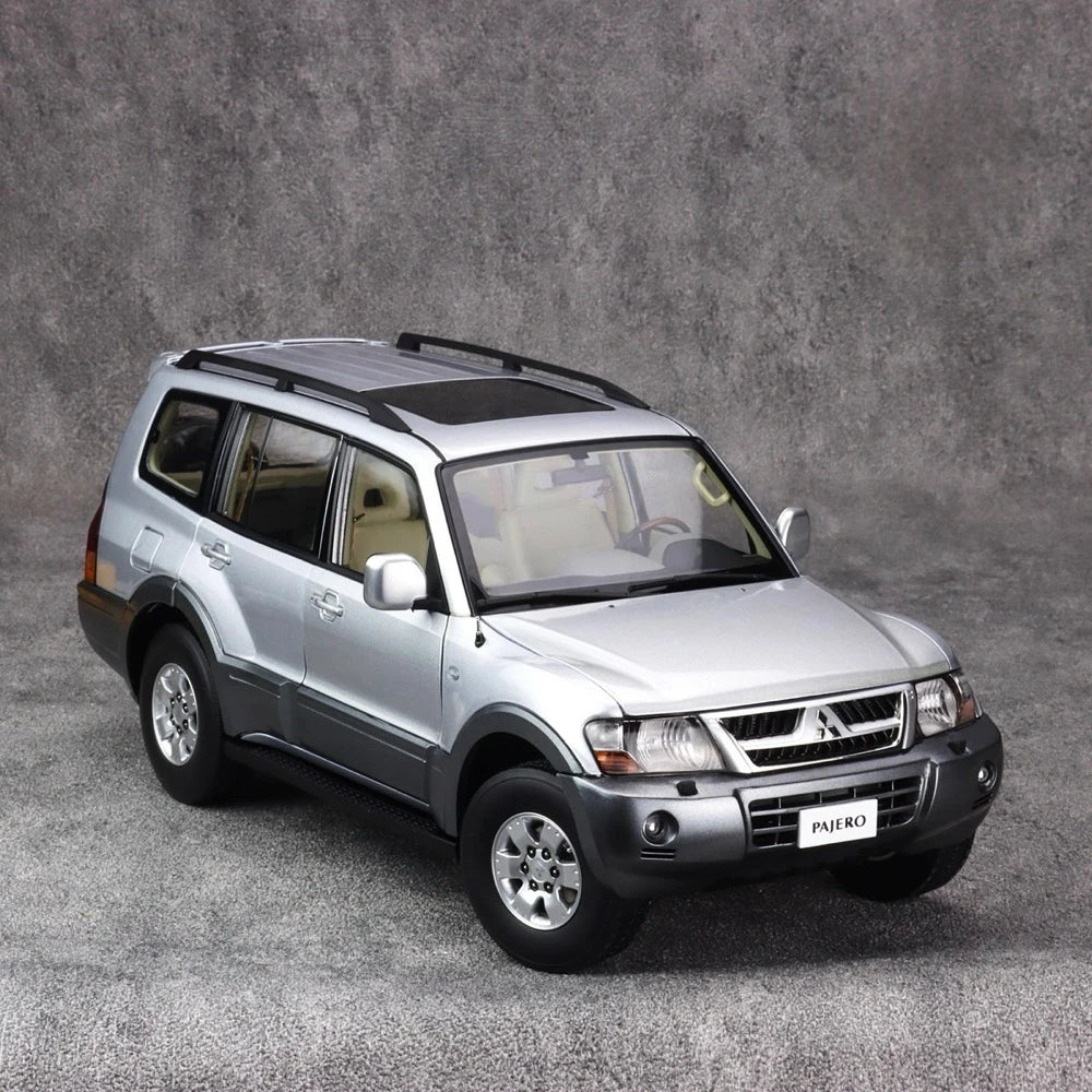 [YC] 1:18 Mitsubishi 1999 Pajero V73 Silver Model Car Die-Cast