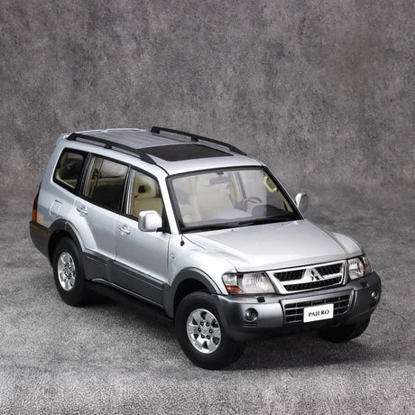 [YC] 1:18 Mitsubishi 1999 Pajero V73 Silver Model Car Die-Cast