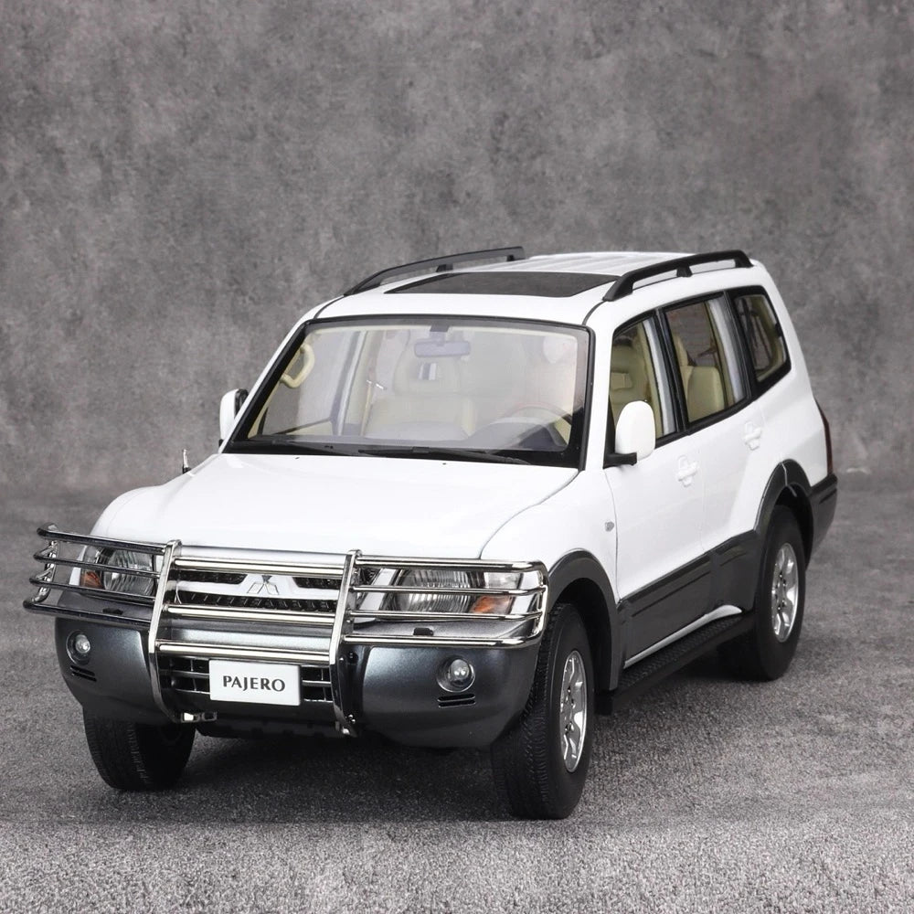 [YC] 1:18 Mitsubishi 1999 Pajero V73 blanc voiture miniature Die-Cast