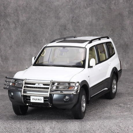 [YC] 1:18 Mitsubishi 1999 Pajero V73 White Model Car Die-Cast