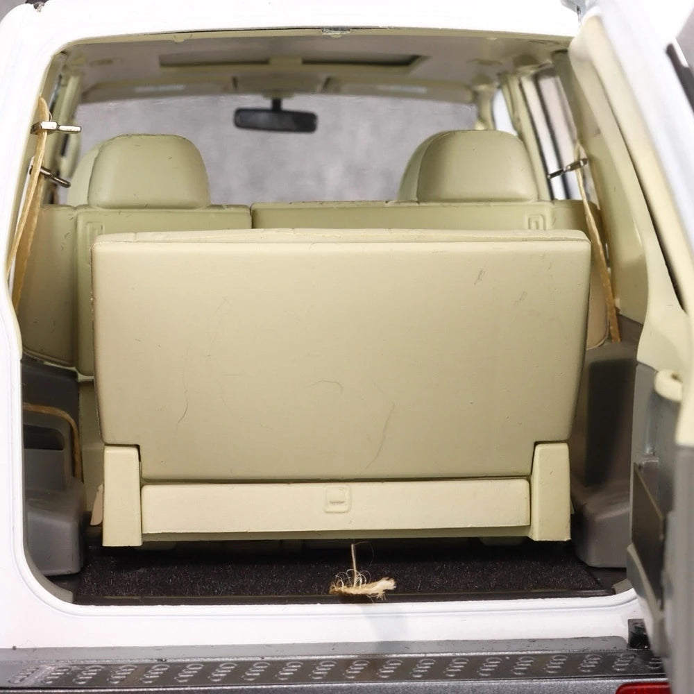 [YC] 1:18 Mitsubishi 1999 Pajero V73 White Model Car Die-Cast