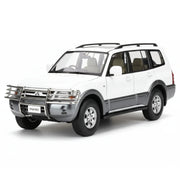 YC Mitsubishi 1999 Pajero V73 wit 1:18 – verzamelmodelauto van gegoten metaal