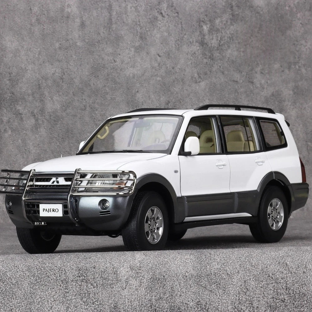 [YC] 1:18 Mitsubishi 1999 Pajero V73 White Model Car Die-Cast