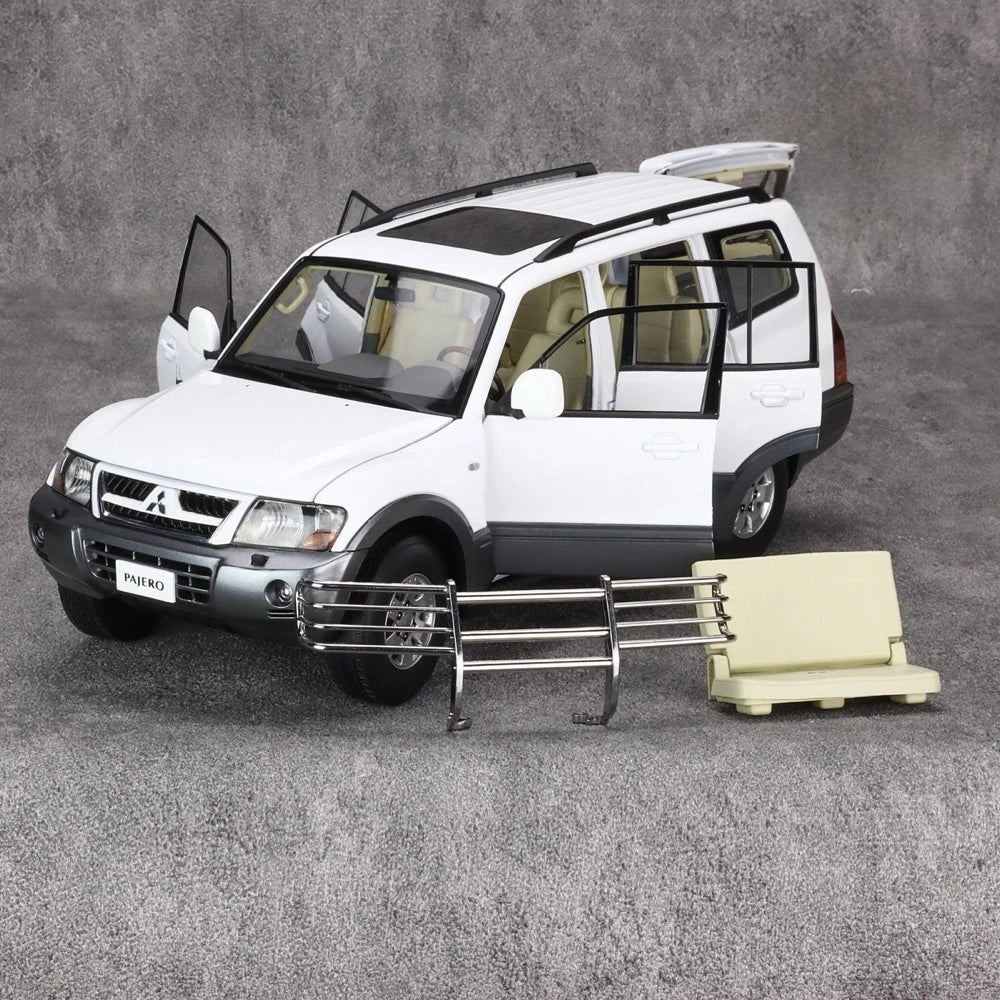[YC] 1:18 Mitsubishi 1999 Pajero V73 White Model Car Die-Cast