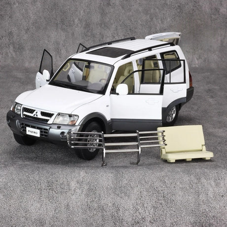 [YC] 1:18 Mitsubishi 1999 Pajero V73 White Model Car Die-Cast