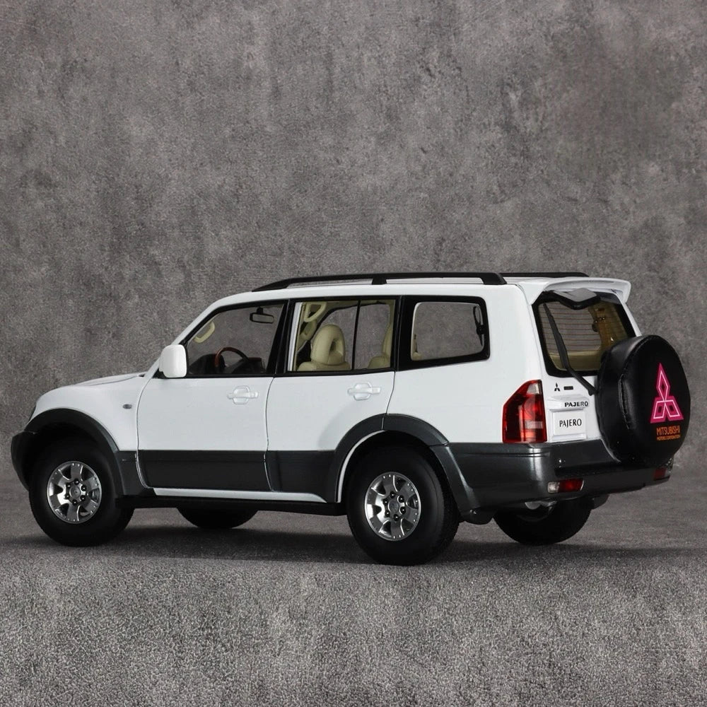 [YC] 1:18 Mitsubishi 1999 Pajero V73 blanc voiture miniature Die-Cast