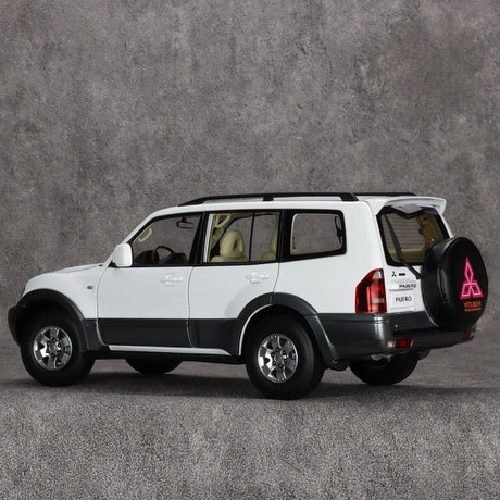 [YC] 1:18 Mitsubishi 1999 Pajero V73 White Model Car Die-Cast